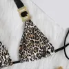 Kvinnors badkläder metallkedja faux kristalldekor Sexig baddräkt Två stycken Leopard Print Halter Bh Low Midje trosor för vattenaktivitet