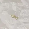 Brincos do Stud 2024 Trendência em forma de ouro simples cor de ouro de alta qualidade Brincho de zircão embutido para mulheres bijoux pendente Deli