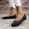 Sapatos casuais Spring outono para mulheres com bomba de slip-on malha única plana respirável redonda de dedos de pano de pano de tamanho grande