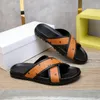 Hoogwaardige herenbrief geprinte sandalen Vietnam rubberen slippers buitenkleding platte slippersgroothandel