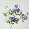 Dekorativa blommor Fake Silk Flower Decor Realistic Faux Clematis gren med gröna blad för hembröllop inomhus elegant