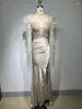 Sıradan Elbiseler Kadın Seksi Yüksek Yakalı Bej Pullu Boncuklu Tüy Open Bacak Uzun Elbise Zarif Parti Akşam Sahne Performans Kostüm