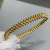 أساور المصمم الراقية لكارتر Bullet Bracelet v Gold Generation CNC Quality زوجان برشام سوار عديم اللون وأنيق متعدد الاستخدامات 1: 1 مع شعار حقيقي