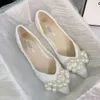 Chaussures de chaussures d'été pour femmes pointues chaussures à orteils pour femme 2023 appartements plats vert chic et élégant chaussure non glissante en gros 39 sur un