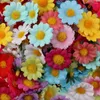 Fleurs décoratives 100pcs marguerite têtes de fleurs artificielles en vrac en masse 4 cm multicolore mini-chef de fête de mariage décoration de maison