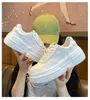 Chaussures décontractées comémore 2024 U Leather Femme blanche pour femmes Vulcanize baskets respirant Sport Walking Running Platform Flats