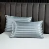 Wysokiej klasy Emulacji Zestaw kołdrę Satin Stripe Single Double pościel Królowa King Size Jacquard Coverves Pillowcazy 240417