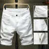 Summer blanc noir noir Ripped Hole Denim Shorts Slim Casual Knee Longueur court Straight Hole Jeans Shorts Bermuda pour hommes 240412