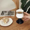 Muggar nordiska ins bägge franska retro svartvitt keramiskt rött vinglas glas nischformad kaffekopp hem dekoration tillbehör