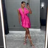 Abiti per feste uniche mini ballo grande prua fucsia da donna in raso indossano sexy a v-scollo sopra il ginocchio di abiti da cocktail pieghe