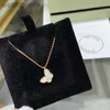 Luxe topklasse Vancelfe merkontwerper ketting v goud vergulde mini vlinder ketting geavanceerde precisie -editie hoogwaardige juwelefooncadeau