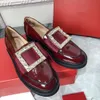 Fivela quadrada R V sapatos de couro de shinestone para mulheres no estilo britânico Mocassistas elevados com preguiça de pisar