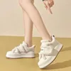 Scarpe casual inverno donne più velluto sneaker top bassa mantengono la piattaforma di altezza di aumento calde per le donne che camminano all'aperto