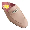 Sandales de créateur sandales féminines Summer Beach Slippers Travel Sandales Sandales en cuir Sandales de luxe Pantoues de mode plate rose Kelly