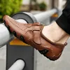 Véritable cuir masculine Chaussures décontractées italien creux de mots de conduite d'été Breadable Slip sur les mocassins Zapatos Hombre 240407