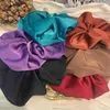 Bands de caoutchouc de cheveux Nouvelles colorations de la mode Silk surdimensionnés Srunchies pour les femmes filles couleurs solides corde à cheveux élastique bande de cheveux à cheveux accessoires de cheveux y240417