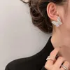 Boucles d'oreilles à goujon matériaux creux de haute qualité accessoires de boucle d'oreille papillon zircon pour femmes zircon