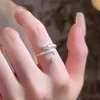 Ringos de cluster Dragão da moda Anel ajustável Ring Unissex Light Luxury Niche Design Jewelry Ano Gifts For Mulheres
