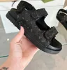 2024 Diseñador Slip Men Fashion Multicolor Impensas de agua Impermeables Sandalias de lienzo de zapatillas sin deslizamiento