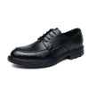 2024 Spring Brand Brand Classic Business Gentleman Dress Retro Leisure Oxford para homens Lacing Sapatos formais de derby
