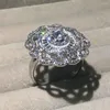 Cluster Rings Big Sparkling Simulation Diamond Cocktail для женщин роскошный цветок 925 серебряный серебряный серебряный подарки женского кольца подарок