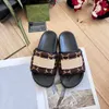 P74 Slippels Chypre Sandaalontwerper Sliders slippers Flops platte sandalen voor strandcomfort kalfsleer leer natuurlijke suede geitenhuid in bruin en zwart voor vrouwen en mannen