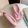 Rose Soft Sole Eva Flip Flops 2024 Summer Beach Nonslip Cloud Slippers Femmes Femmes Platform Clip Toe Tobe de salle de bain 240407