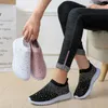 Lässige Schuhe Frauen Mesh Sneakers Komfort weicher Boden atmungsaktivem flacher rutschfestem Strass-Strassum vielseitig 2024