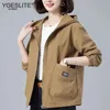 Women With Big pockets Windbreaker Middle-Aged Mothers Hooded Short Jacket Womens Spring Autumn Loose Outwear S-5XL 240415