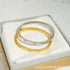 Design de qualité haute hommes hommes et femmes pour bracelet en ligne Vente à la mode minimaliste avec sens du luxe cinq diamants qui tombent avec un bracelet de tempérament