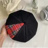 Berets 2023 Nowe modne kobiety wełna grube berets artysta francuska malarz hat dziewczęta Red Plaid Patchwork Kobieta ciepła czapka chodzenia hombre D24417