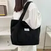 Büyük kapasiteli kadife omuz çantası 2023 moda basit çanta boş zaman öğrenci yan çantaları kadın için 240401