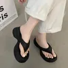 Slippels schoenen vrouw 2024 huis platform beige hakken sandalen rubber slippers lage schalie vrouwelijk strand pantofle luxe glijbanen bl blo