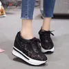 أحذية غير رسمية نساء 2024 منصة بيضاء إسفين أحذية رياضية عالية الكعب شبكة zapatillas mujer