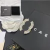 Tasarımcılar Klasik Altın Kaplamalı Broş Minimalist Stil Şık Cazibe Kızlar Romantik Aşk Hediye Butik Broş Boutique Hediye
