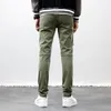 Męskie dżinsy motocyklowy punkowy styl ładunkowy kieszeń chudy mężczyzn designer designer ubrania zamek dżinsowe spodnie zielone khaki