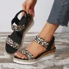 Chaussures habillées plus taille 43 femmes plate-forme hauts talons sandales léopard ouverts ouverts de mode d'été décontracté les pantoufles de marche de marche