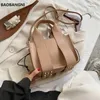 Bag Trendy Rivet Women's Women Retro Wide Spalla Strap Cintine Temperamento Single Messenger