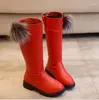 Botas de inverno apartamento da princesa usando sapatos pretos raquetes de neve vermelha e garotas à prova de esquisitos garotas