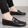 Sapatos casuais pães masculinos de verão confortável zapatos para hombres homens respiráveis mocassins deslizando couro macio tenis masculino 2024