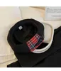 Berets 2023 Nowe modne kobiety wełna grube berets artysta francuska malarz hat dziewczęta Red Plaid Patchwork Kobieta ciepła czapka chodzenia hombre D24417