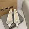 Chaussures de chaussures d'été pour femmes pointues chaussures à orteils pour femme 2023 appartements plats vert chic et élégant chaussure non glissante en gros 39 sur un