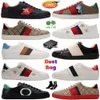 Heren Verzendontwerpster Italië Gratis Bee Ace Casual schoenen Vrouwen Wit Lederen schoen Groen Red Stripe Borduurde koppels Trainers Sneakers Maat 35-46