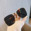 Солнцезащитные очки квадратные женские солнцезащитные очки UV400 Clear Color Lins Glasses 2024 Дизайнер бренд Корея Корея Овершки