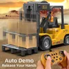 Modelo Diecast Cars Escolha 2,4 GHz RC RC Control Remote Control Forklift Engenharia Crane Lift Spray Pintura de pintura de som Toy J240417