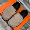 Designer Sapas de mula sandálias Real Camurna de couro Real Homens Mulheres chinelos de luxo de alta qualidade de couro não deslize resistência a meio chinelos escorregadores em plataforma respirável