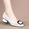 Skor för kvinna 2023 Office Square Toe Women's Summer Footwear med medelstora klackar Normala läder Casual Vita sandaler till försäljning A E