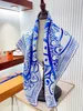 Femme designer Bandband Fashion Blue Blanc Ring Noble NOBLE ÉLÉGANT MODE ARTICLE DE HAUTE QUALITÉ 2024 TOP BRAND PRINT PRINT FLORAL SILK Scarf 90 * 90 cm