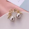Clip-on & Screw Back Vintage Metal Gold Big Shiny Pearl Clip Earrings Geometric Irregular Design For Women Girl Non Pierced Ear Cl2583
