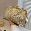 2023 Luxury Designer Women White Shoulder Bags Gold Silver Crossbody Pearl Evening Clutch Chain Shell Clip Party Handväskor 240416